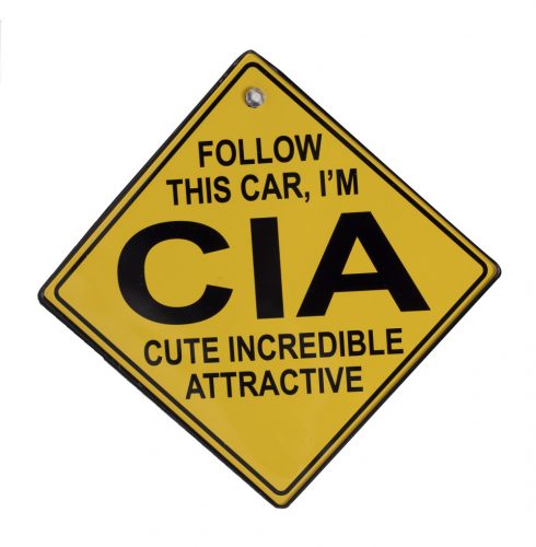 KRESZ TÁBLA FOLLOW THIS CAR, I'M CIA, CUTE INCREDIBLE ATTRACTIVE FELIRAT